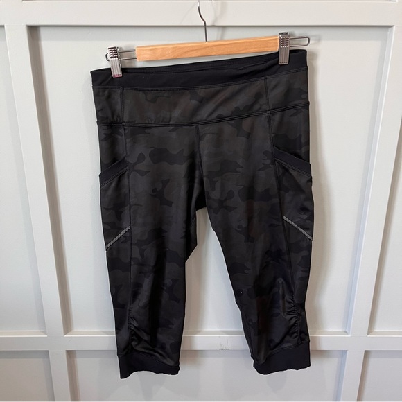 Lululemon Run For Fun Crop *Full-On Luxtreme camo 8 - Picture 8 of 11